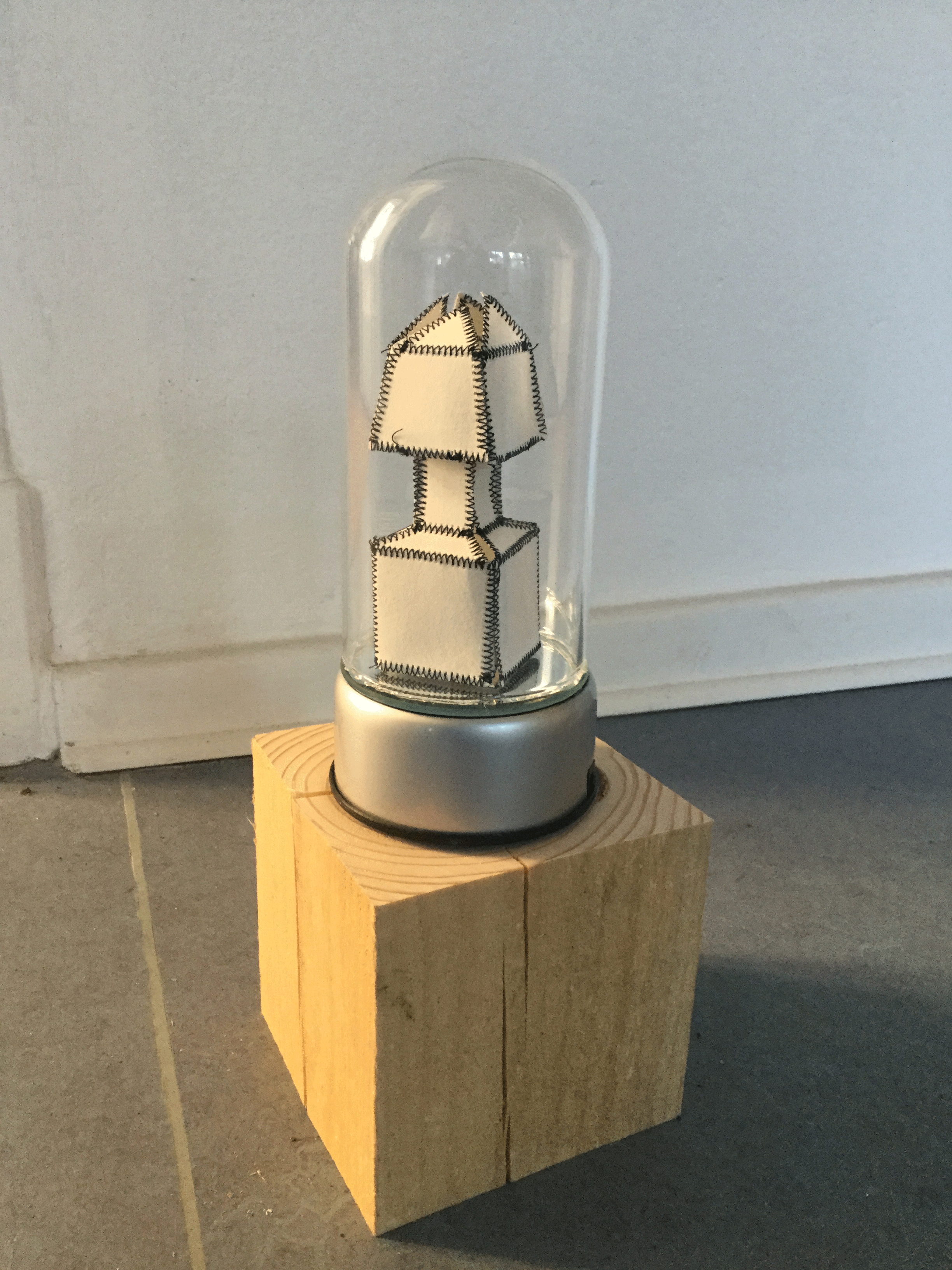SMALL LAMP IN A BELL JAR 2017

paper/bell jar/light turntable 